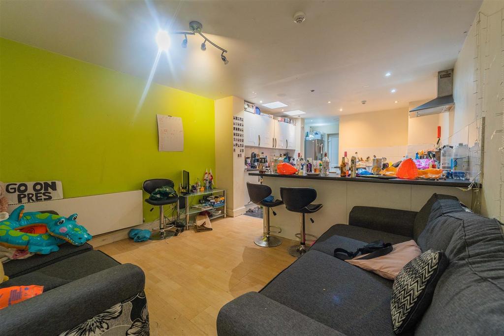 Flat Heeley Road in Birmingham