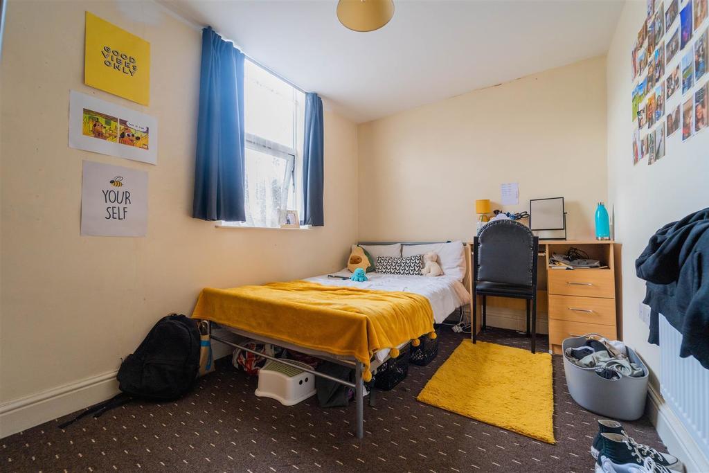 Flat Heeley Road in Birmingham