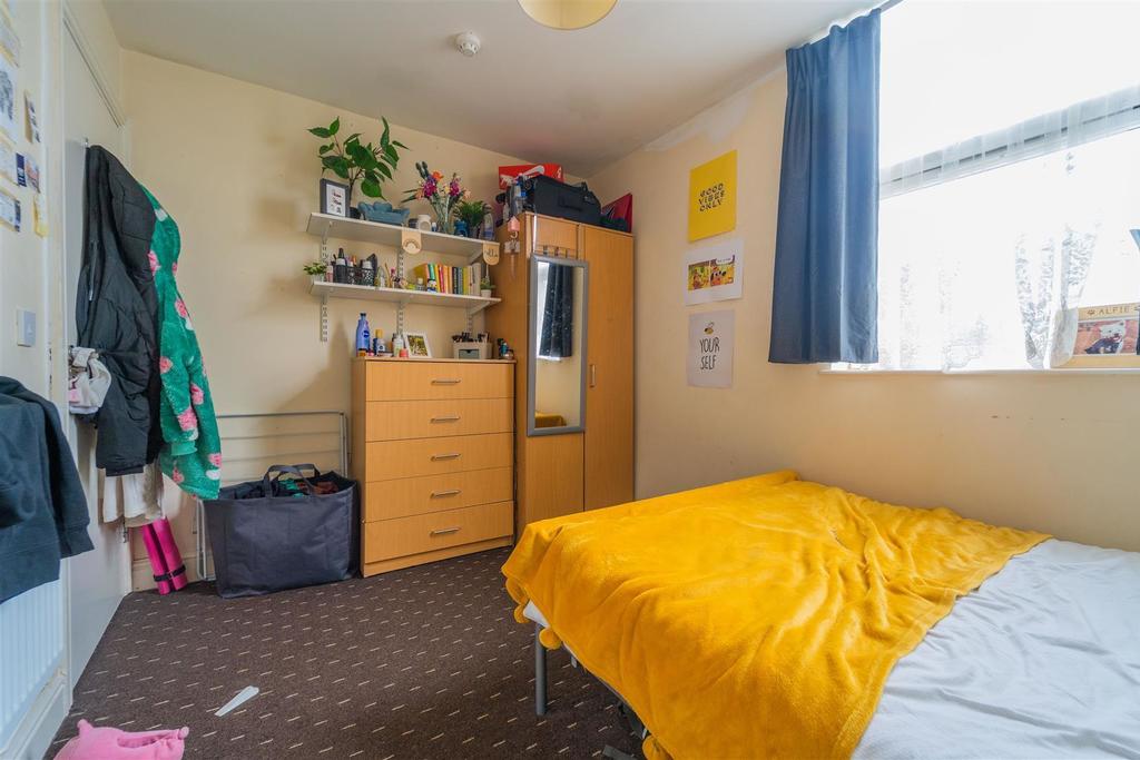 Flat Heeley Road in Birmingham