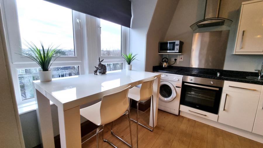 Flat Elmbank Terrace in Aberdeen City