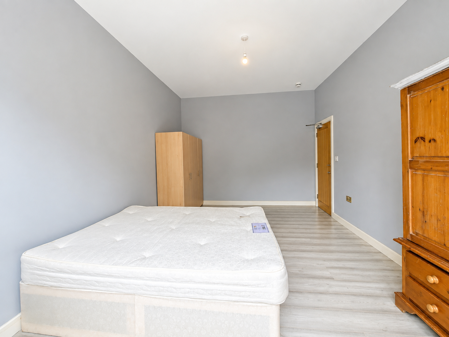 Room Palmerston Road in Greater London