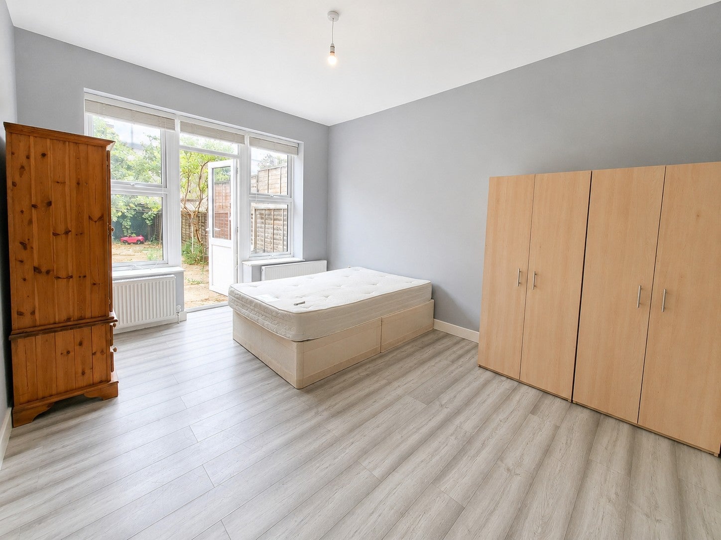 Room Palmerston Road in Greater London