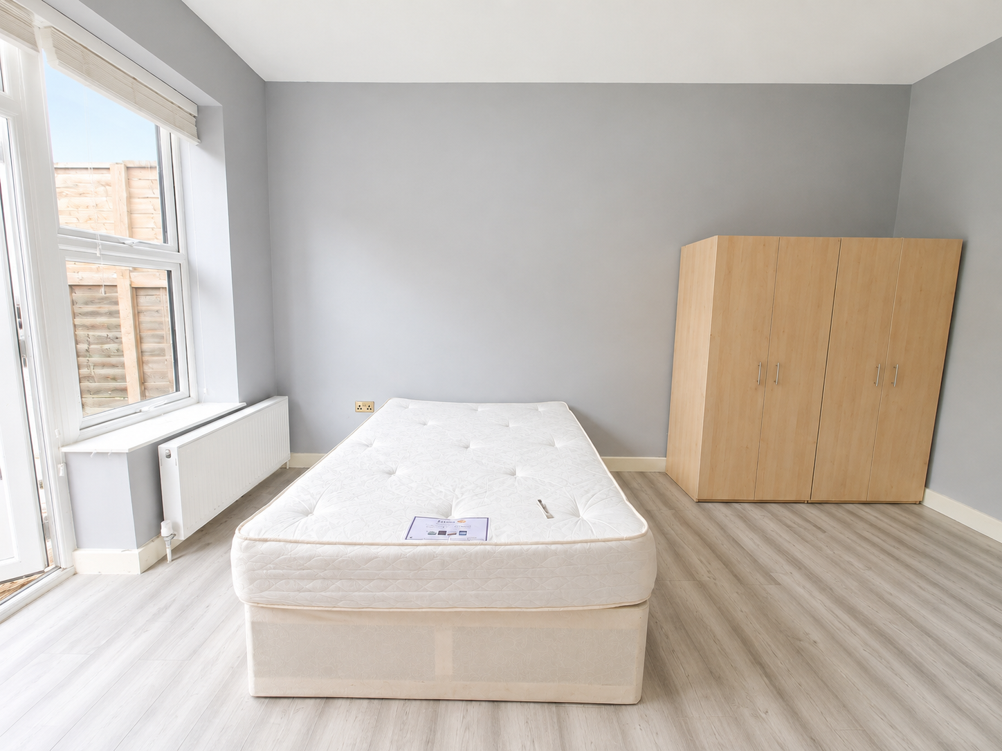 Room Palmerston Road in Greater London