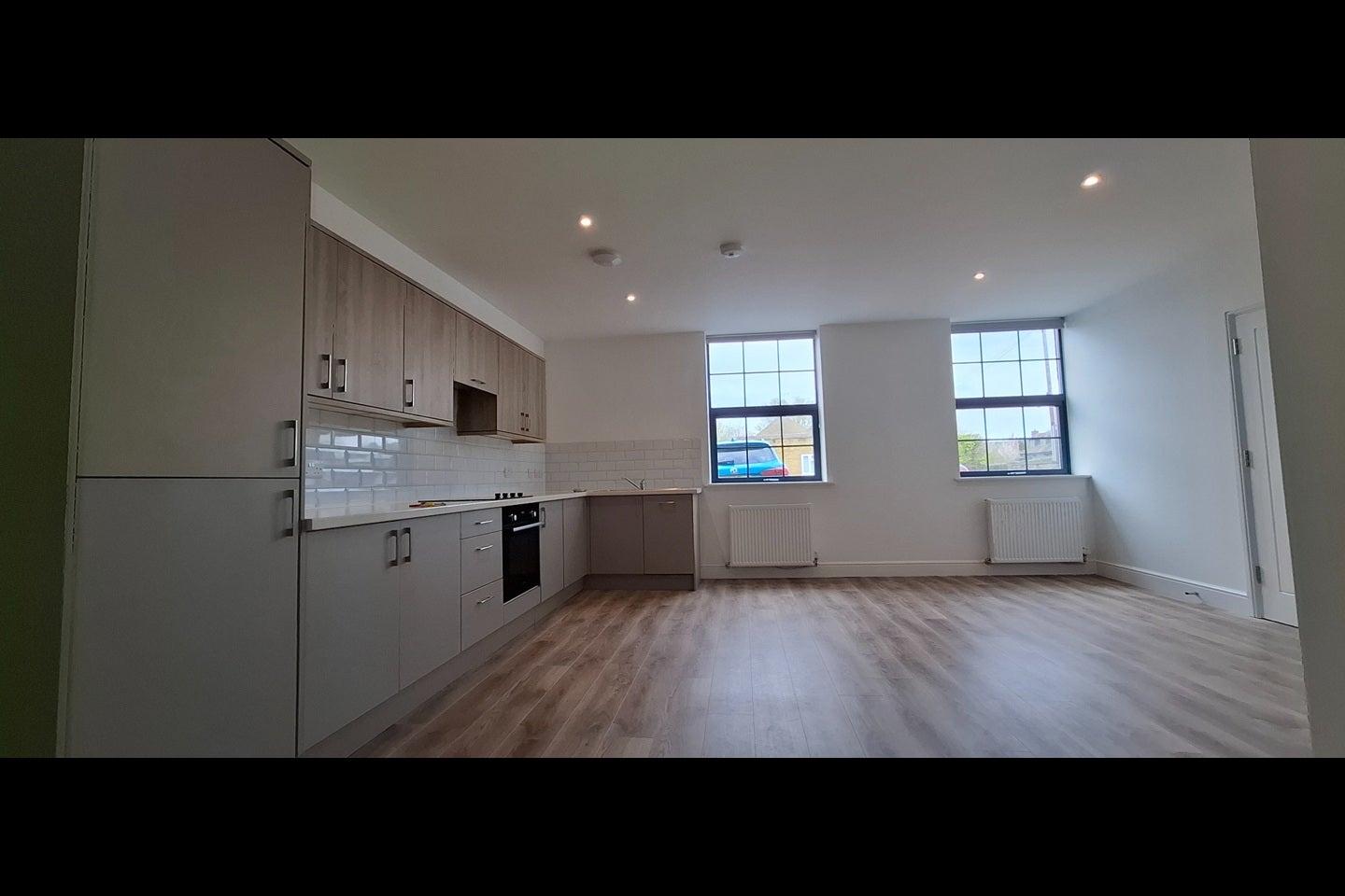 Flat Pluckley Road in Ashford