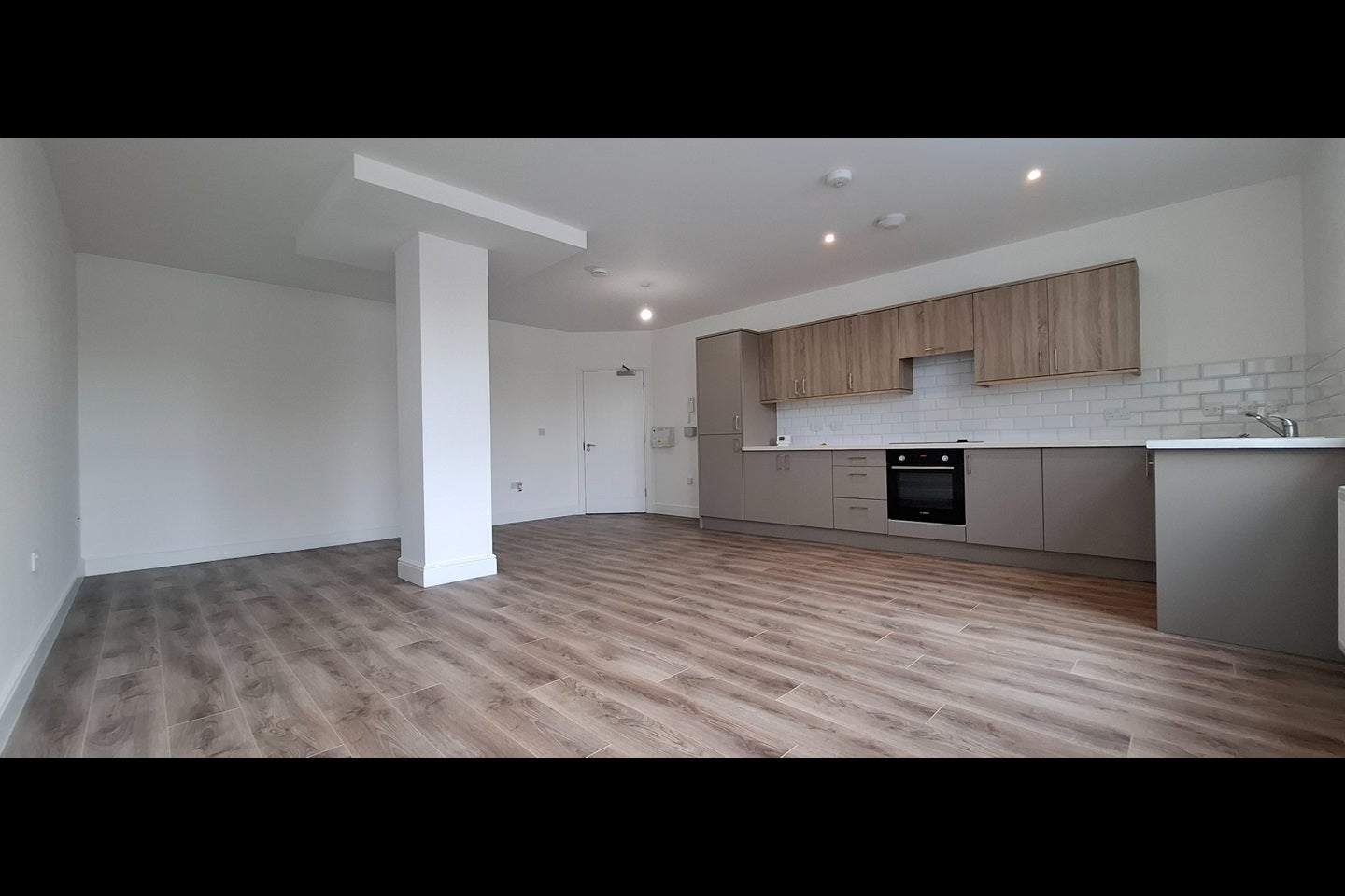 Flat Pluckley Road in Ashford
