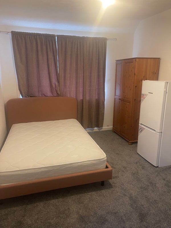 Room Old Bromley Road in Greater London