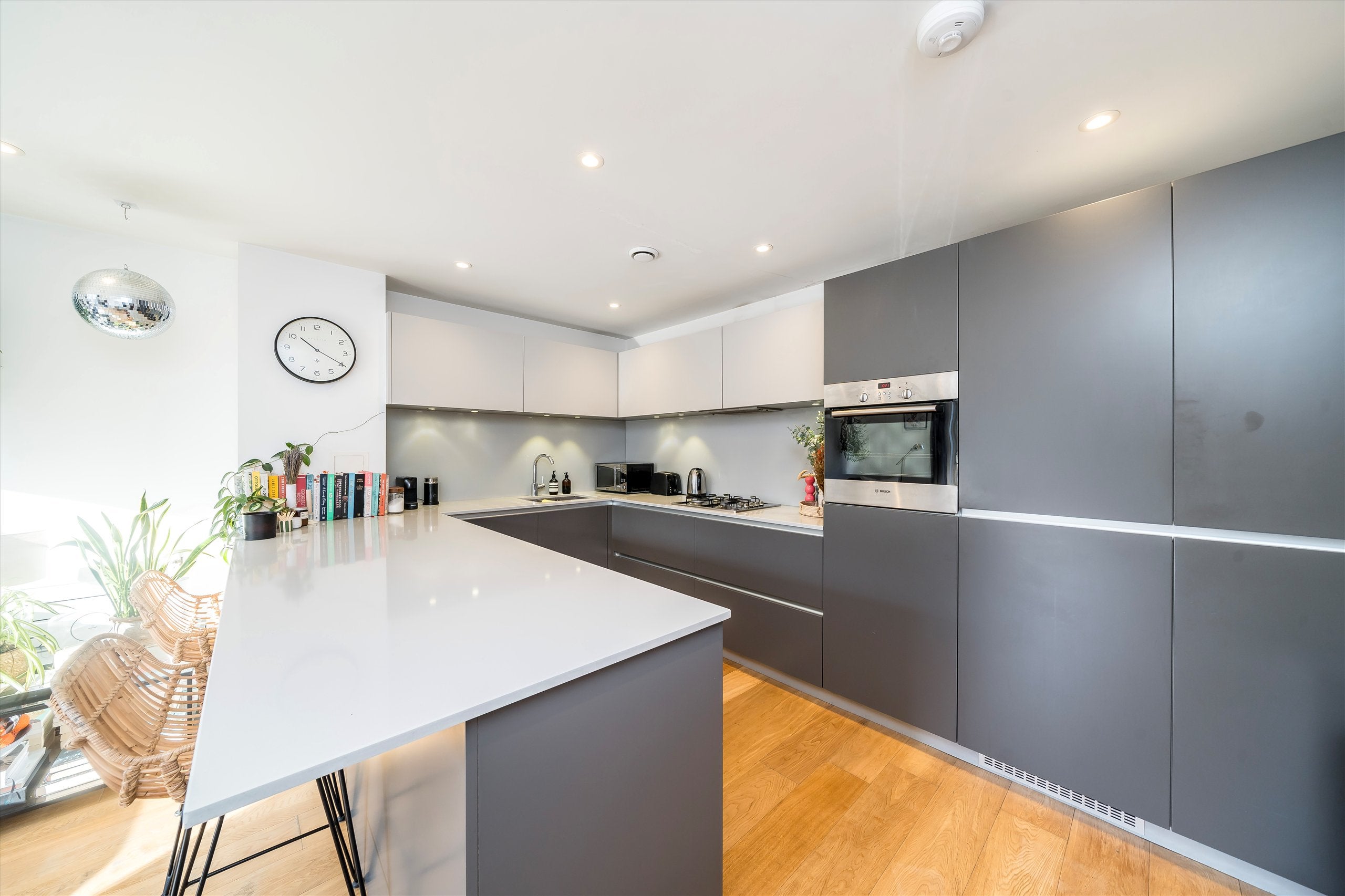 Flat Gideon Road in Greater London