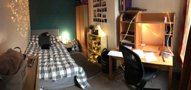 Room Landcross Road in Manchester