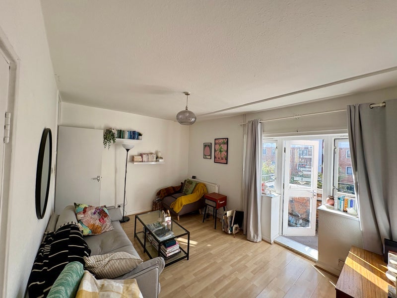 Room Essex Road in Greater London