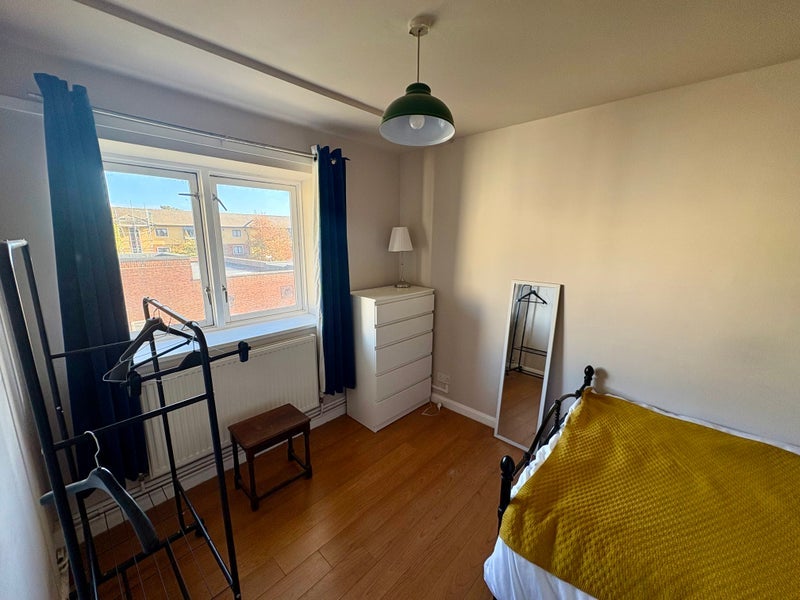 Room Essex Road in Greater London