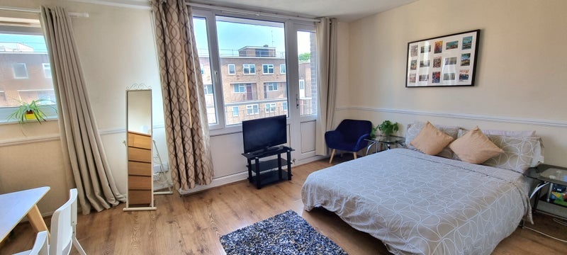 Room Jamaica Road in Greater London