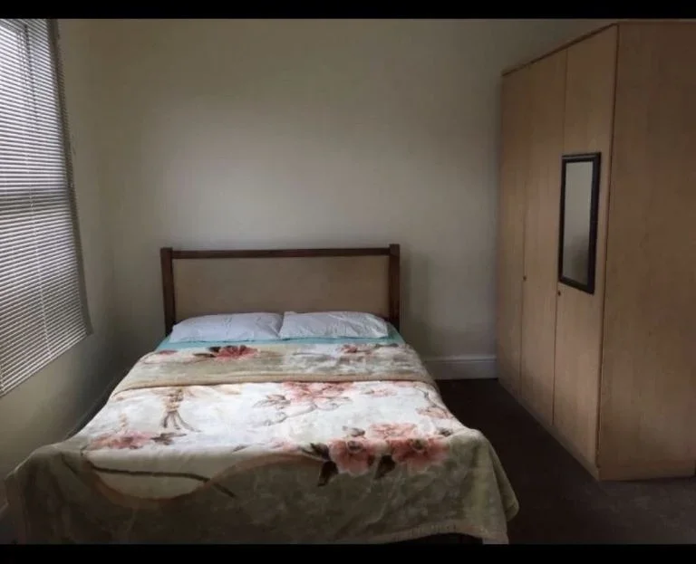 Room Westbury Road in Greater London