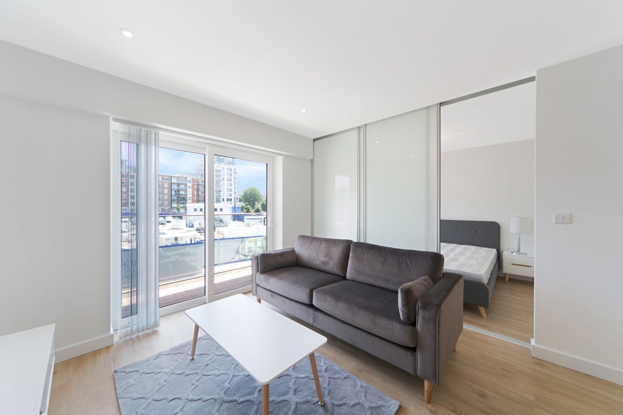 Flat Caversham Road in Greater London