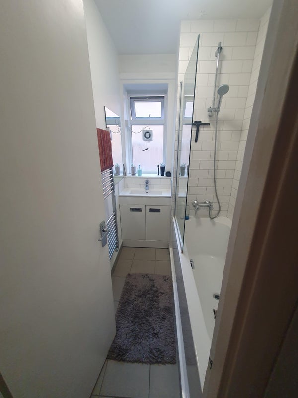 Room Ringford Road in Greater London