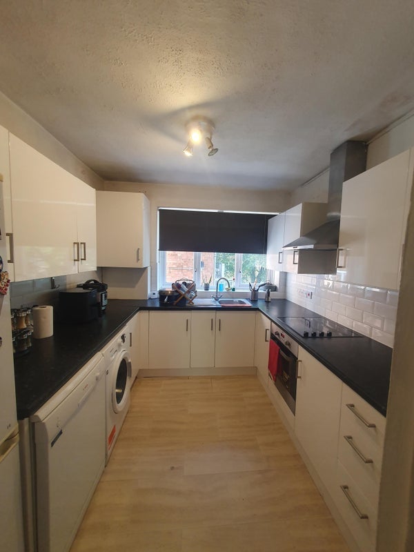 Room Ringford Road in Greater London