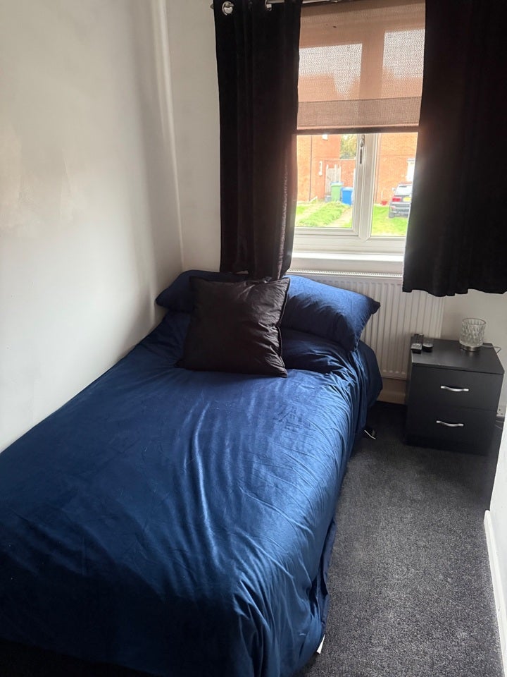 Room Shepherds Lane in Bracknell
