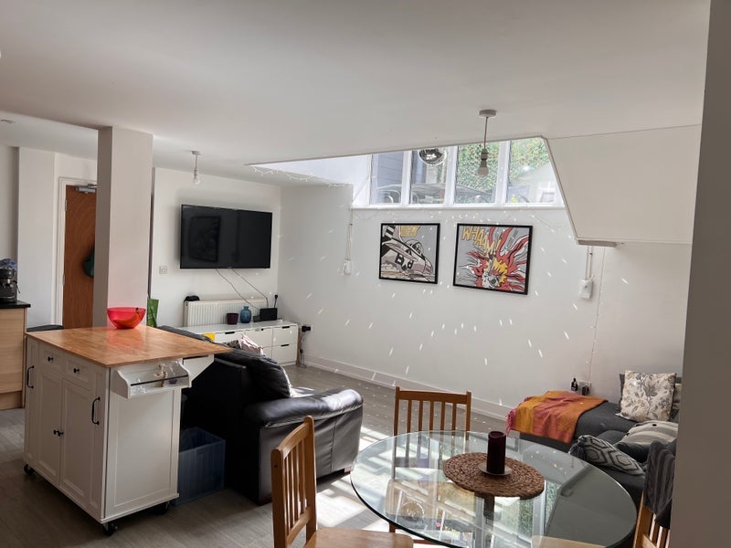 Room Wrights Road in Greater London