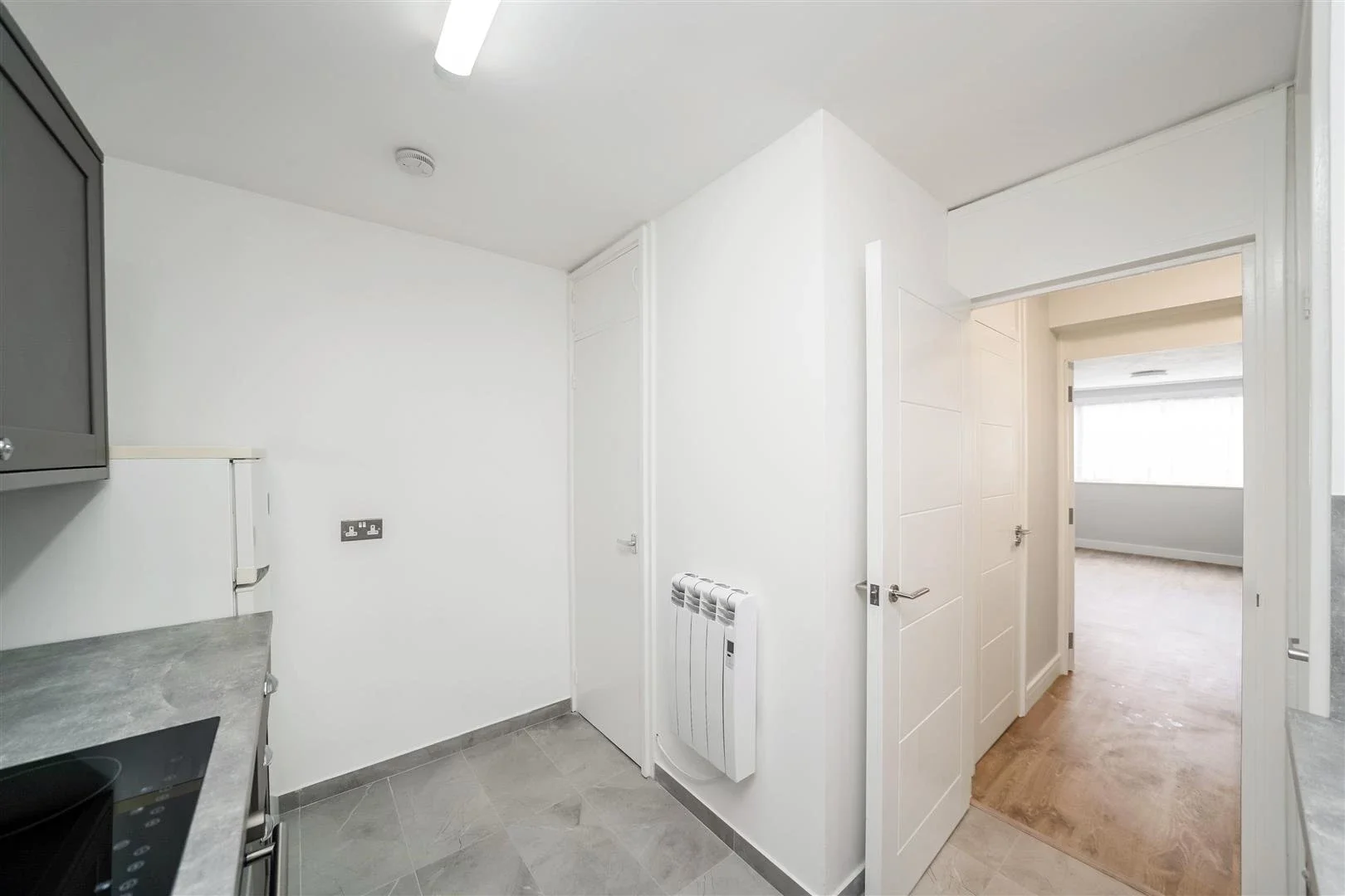 Flat Connaught Avenue in Greater London