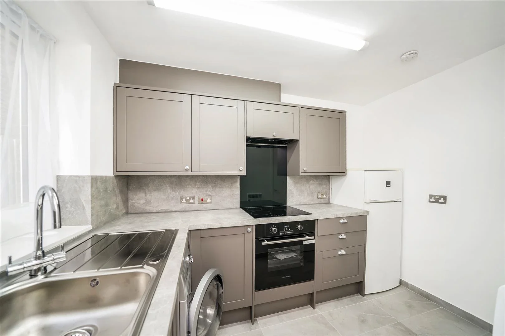 Flat Connaught Avenue in Greater London