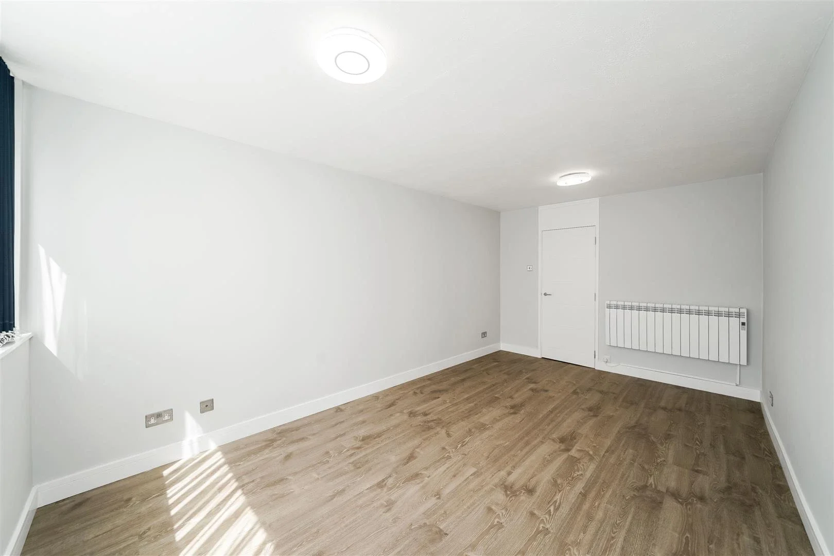 Flat Connaught Avenue in Greater London