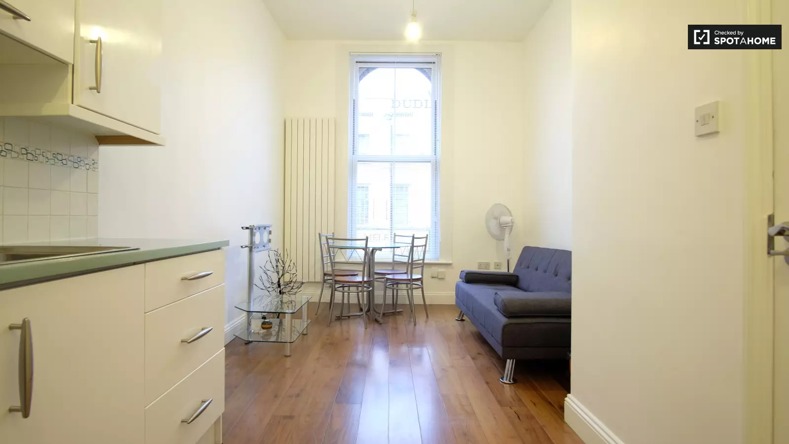 Flat Kingsland High Street in Greater London