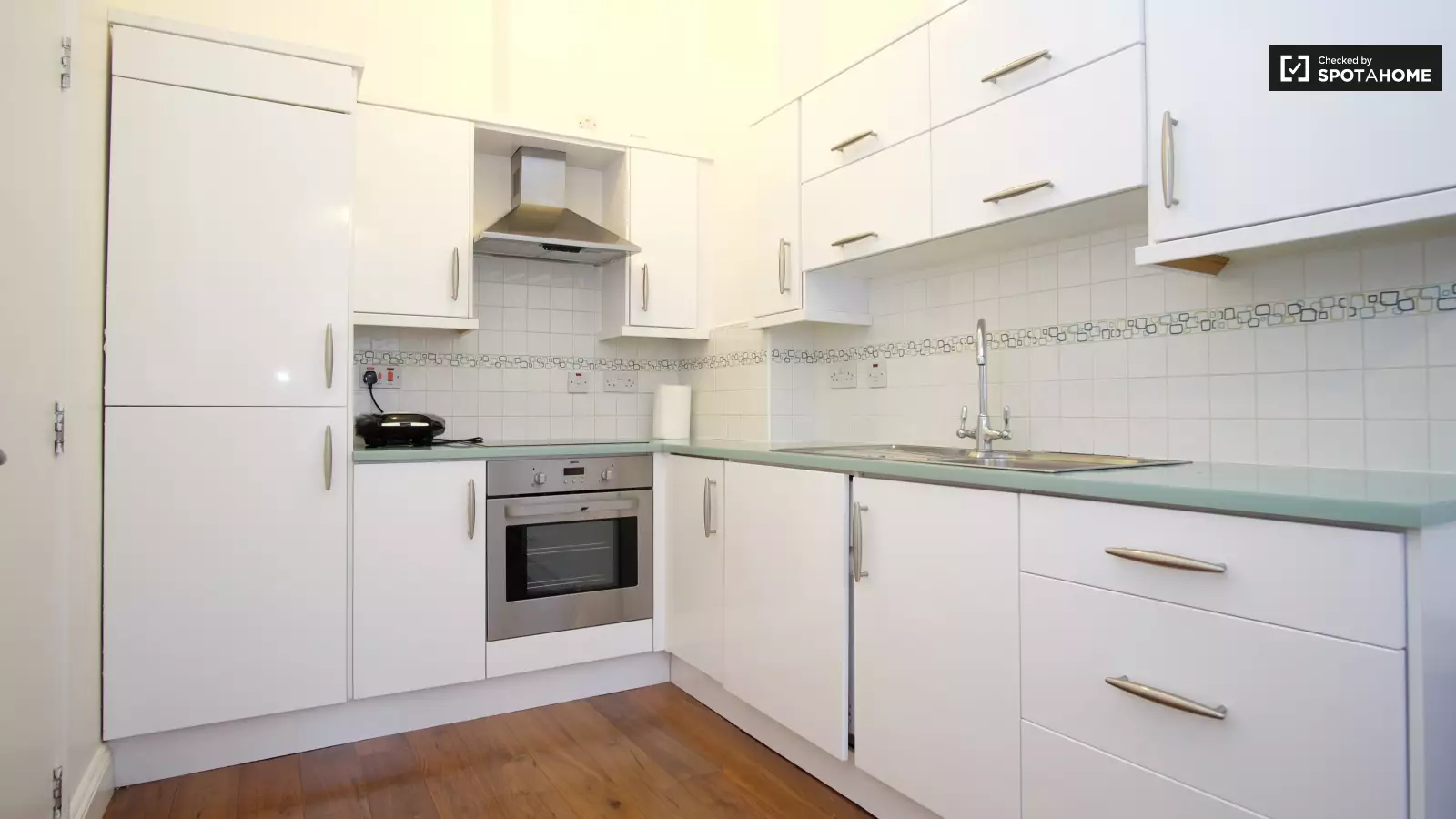 Flat Kingsland High Street in Greater London