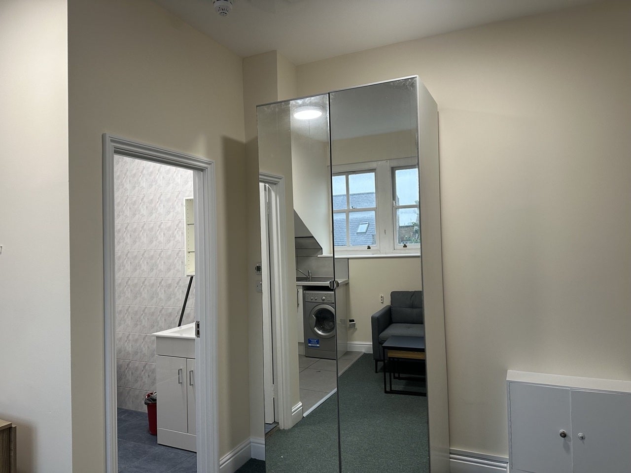Flat Gloucester Drive in Greater London