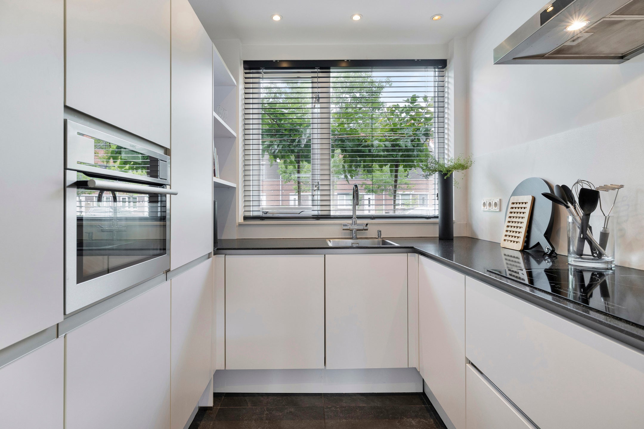 Tussenwoning te koop: Hubertuslaan 30, Etten-Leur