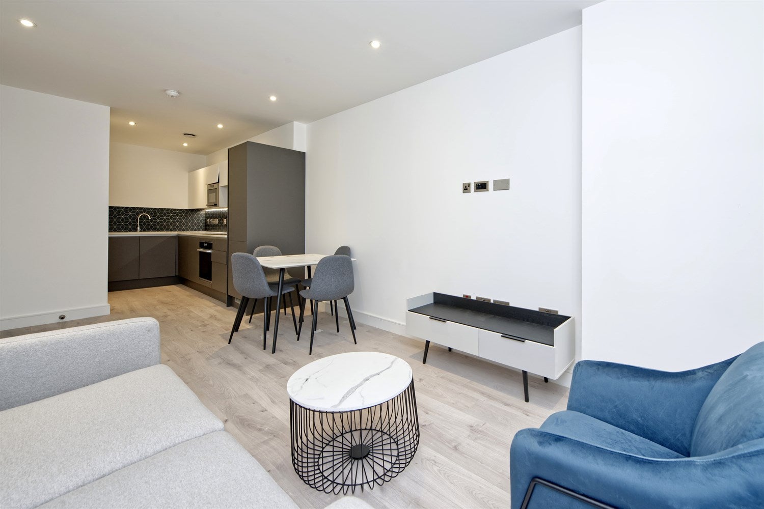 Flat Clapham Road in Greater London
