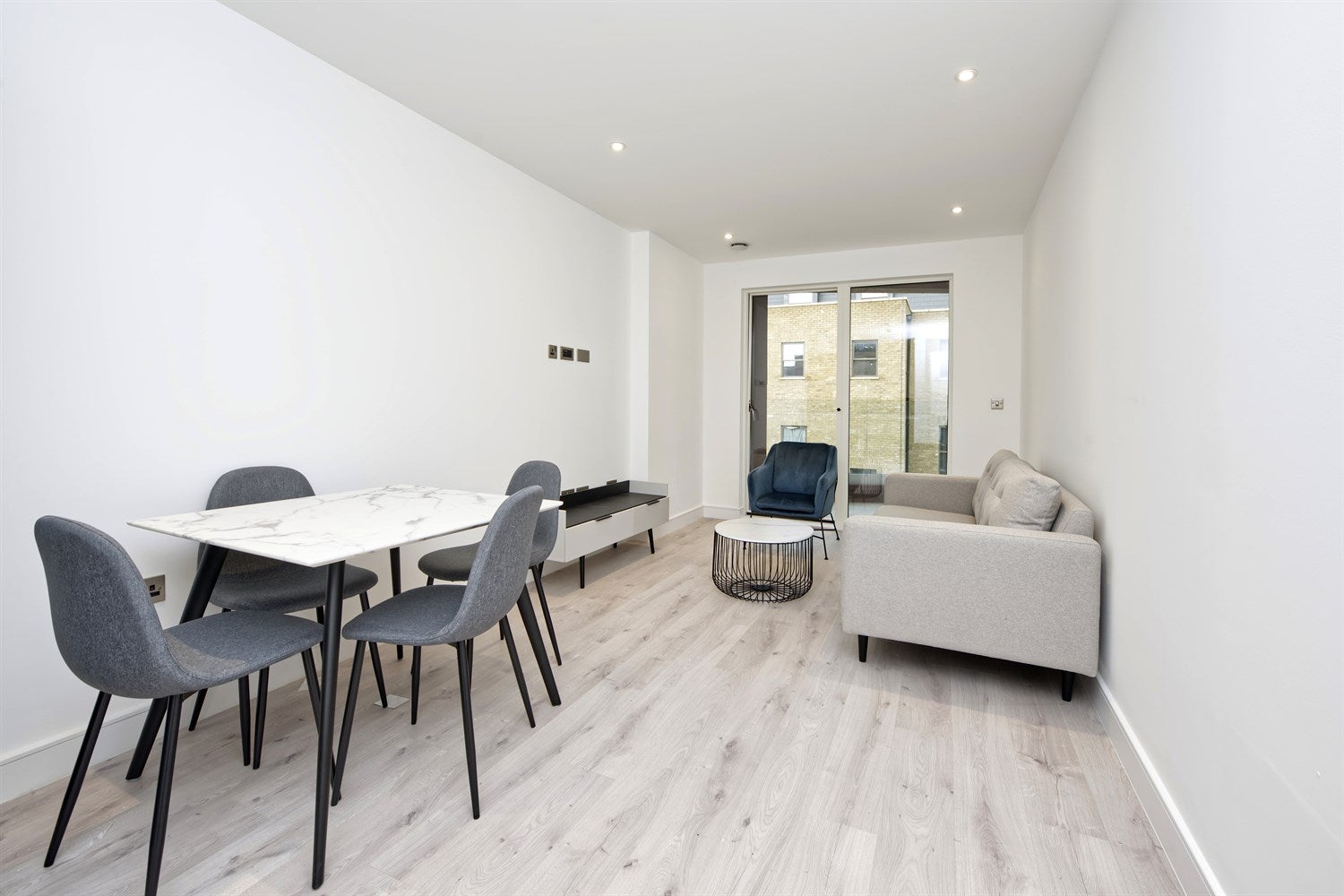 Flat Clapham Road in Greater London