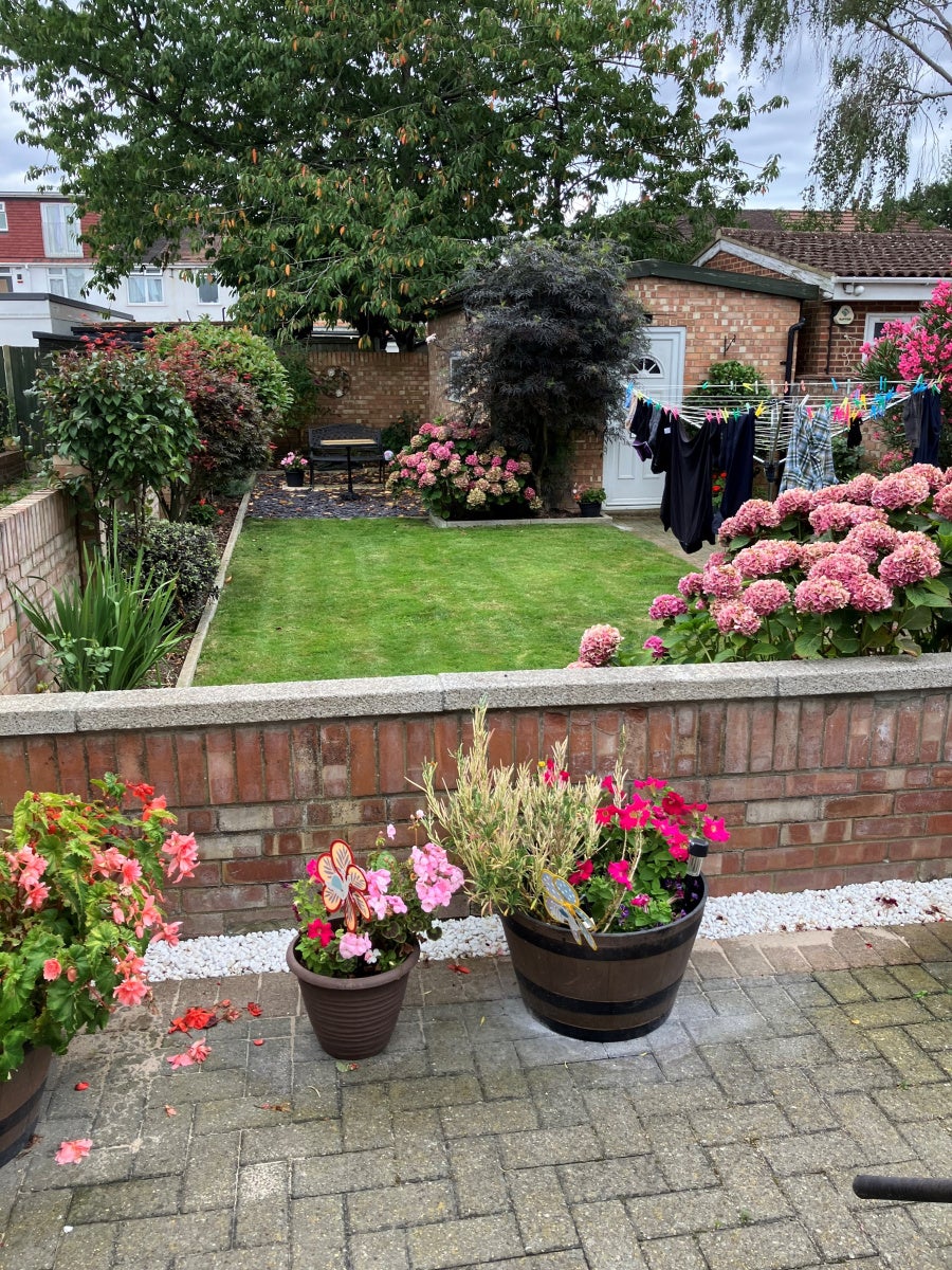 Flat Raynton Drive in Greater London