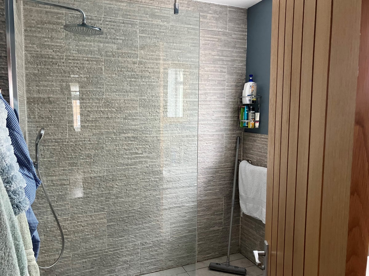 Flat Raynton Drive in Greater London