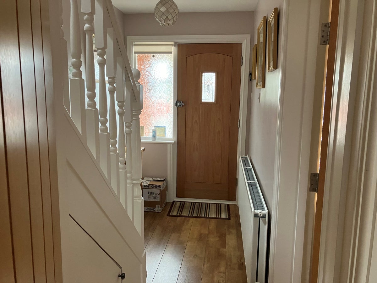 Flat Raynton Drive in Greater London