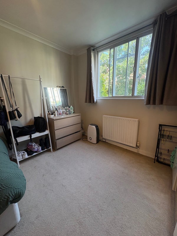 Flat Thurleigh Court in Greater London