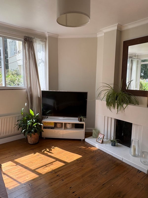 Flat Thurleigh Court in Greater London