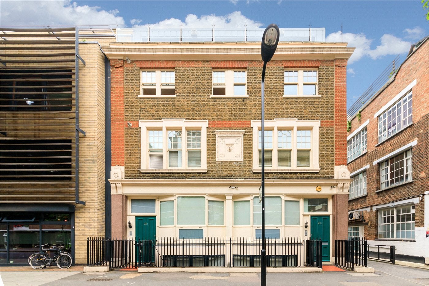 Flat Bevenden Street in Greater London