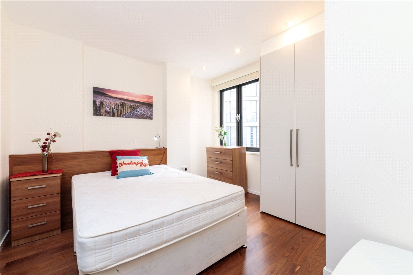 Flat Bevenden Street in Greater London