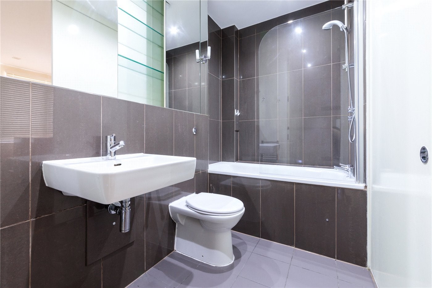 Flat Bevenden Street in Greater London