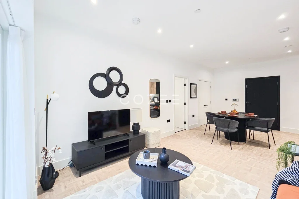 Flat Norton Folgate in Greater London