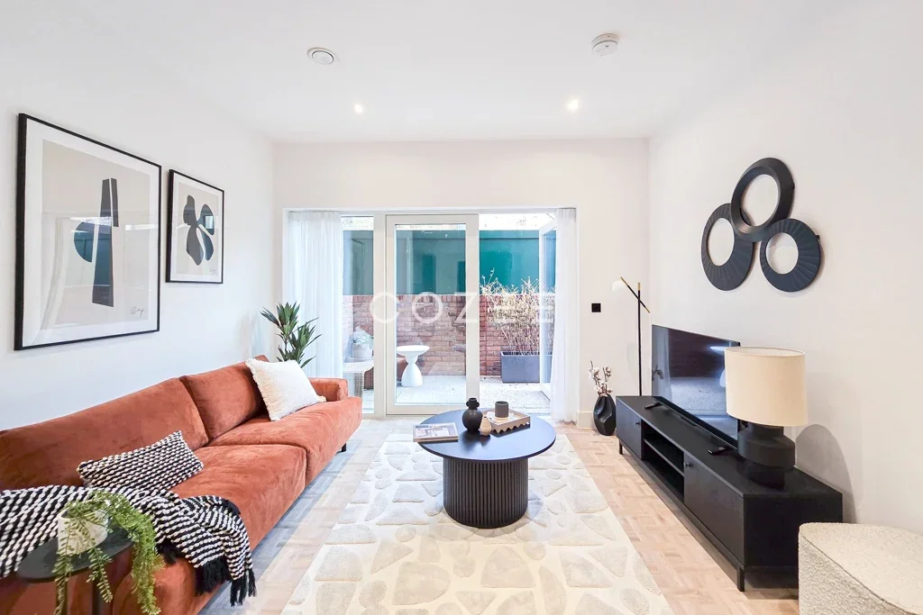 Flat Norton Folgate in Greater London