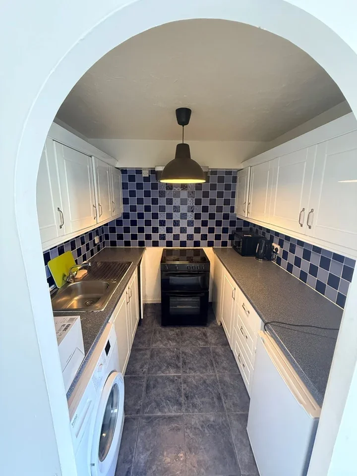 Flat Barnfield Place in Greater London