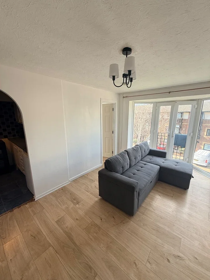 Flat Barnfield Place in Greater London