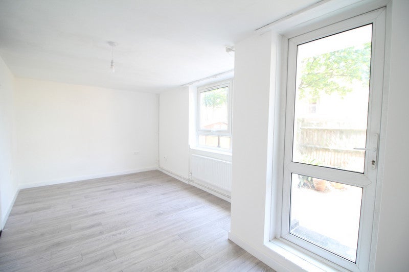 Room Teviot Street in Greater London