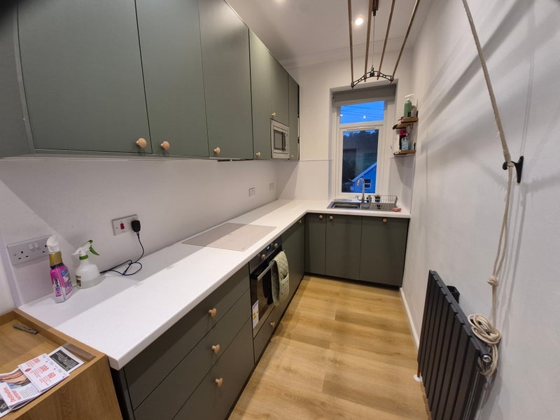 Room Bath Road in Bristol