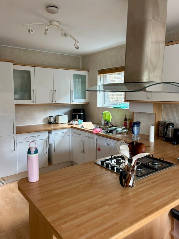 Room Gondar Gardens in Greater London