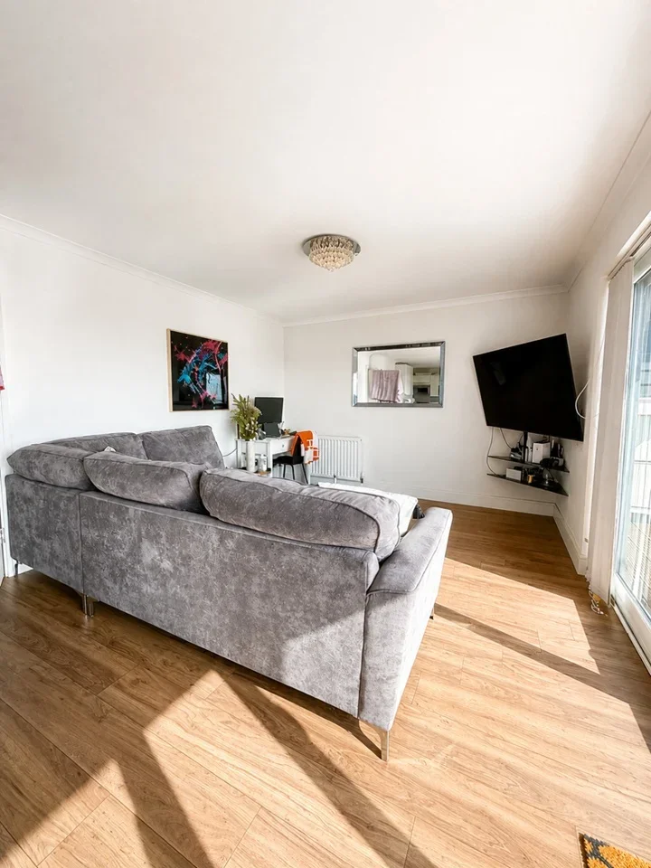 Flat Eleanor Cross Road in Waltham Cross