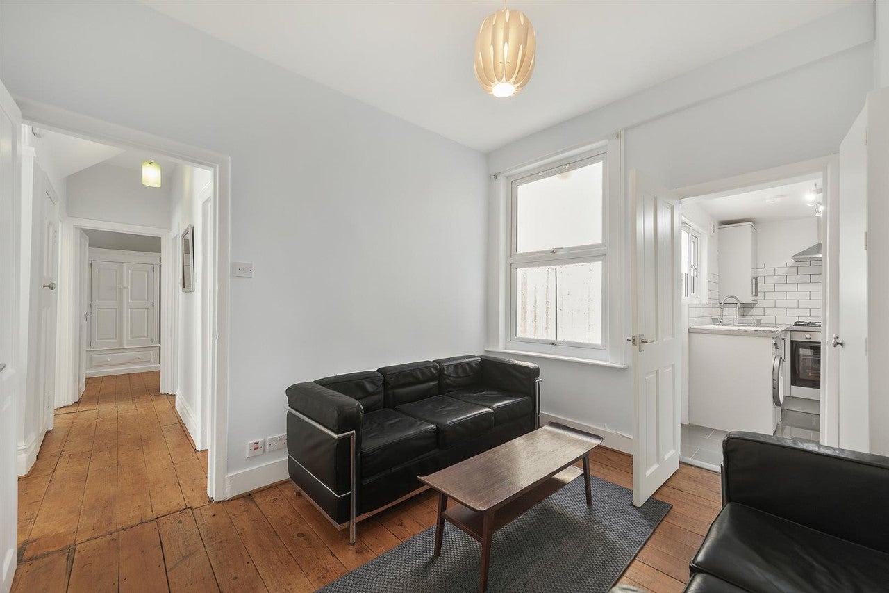 Flat Lambert Road in Greater London