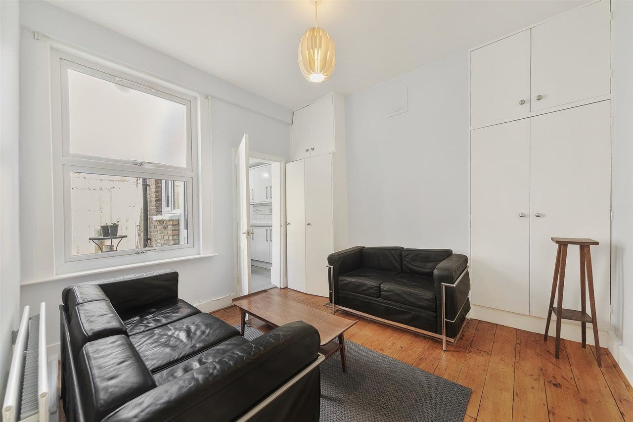 Flat Lambert Road in Greater London