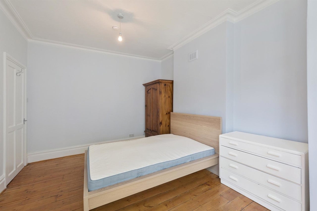 Flat Lambert Road in Greater London