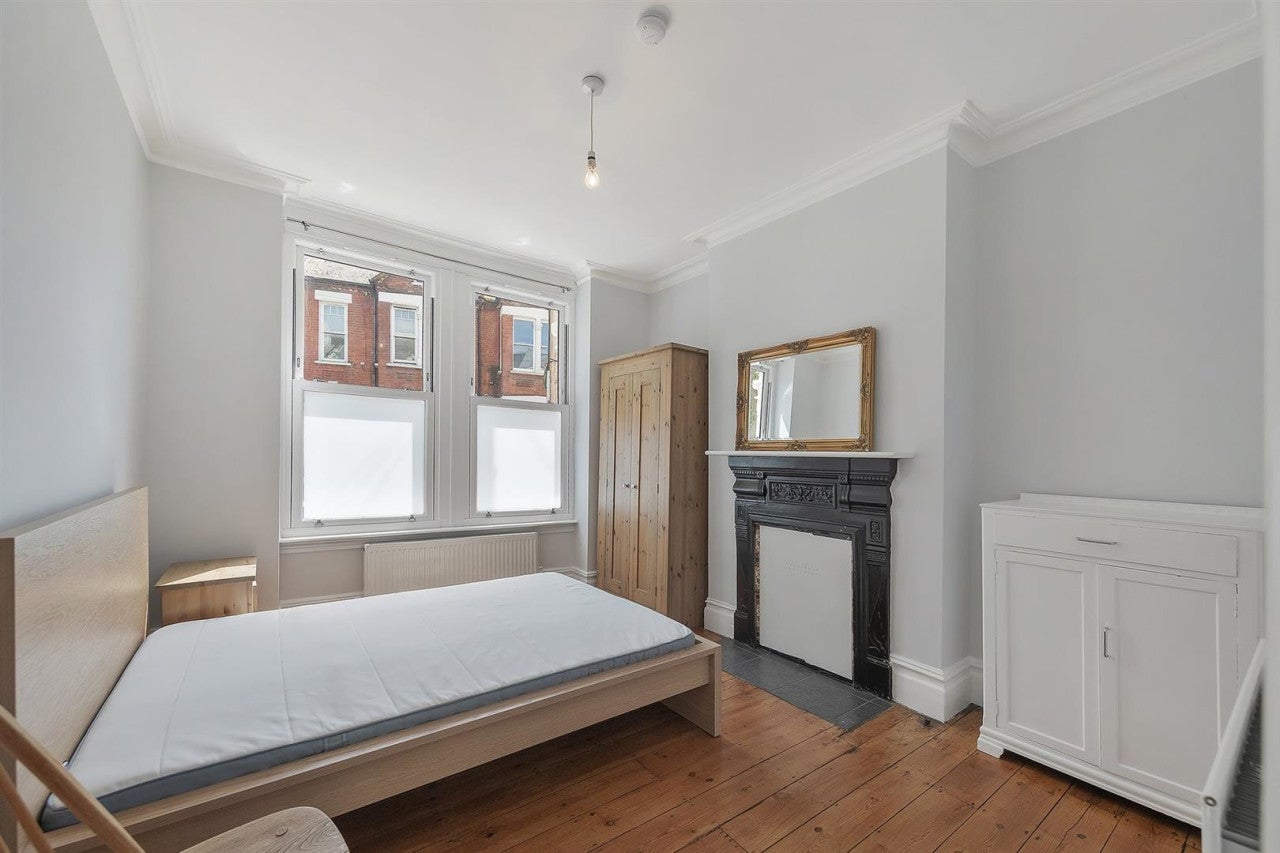 Flat Lambert Road in Greater London